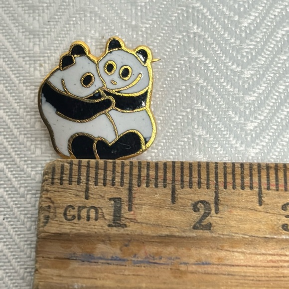 Enamel panda lapel pin - Picture 1 of 2